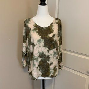 Pebble and Stone (Anthropologie) tie dye top, bat sleeves, M